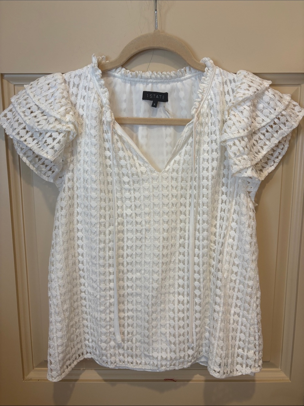 1 STATE White Lace V-Neck Flutter Sleeve Blouse